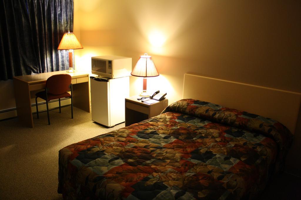 Lamplighter Inn Three Hills Kamer foto